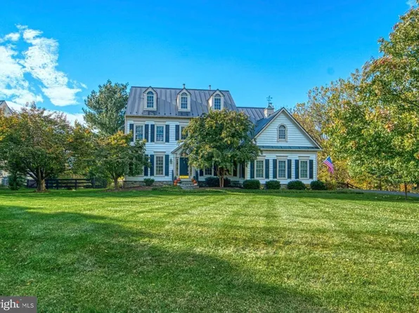 19075 Foxgreen Cir, Leesburg, VA 20175