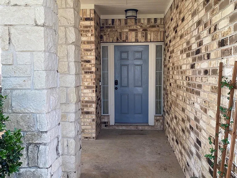 2714 Orchard Creek Ln — Photo 4