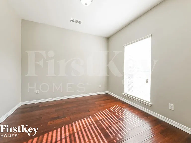 3108 Silver Creek Dr — Photo 8