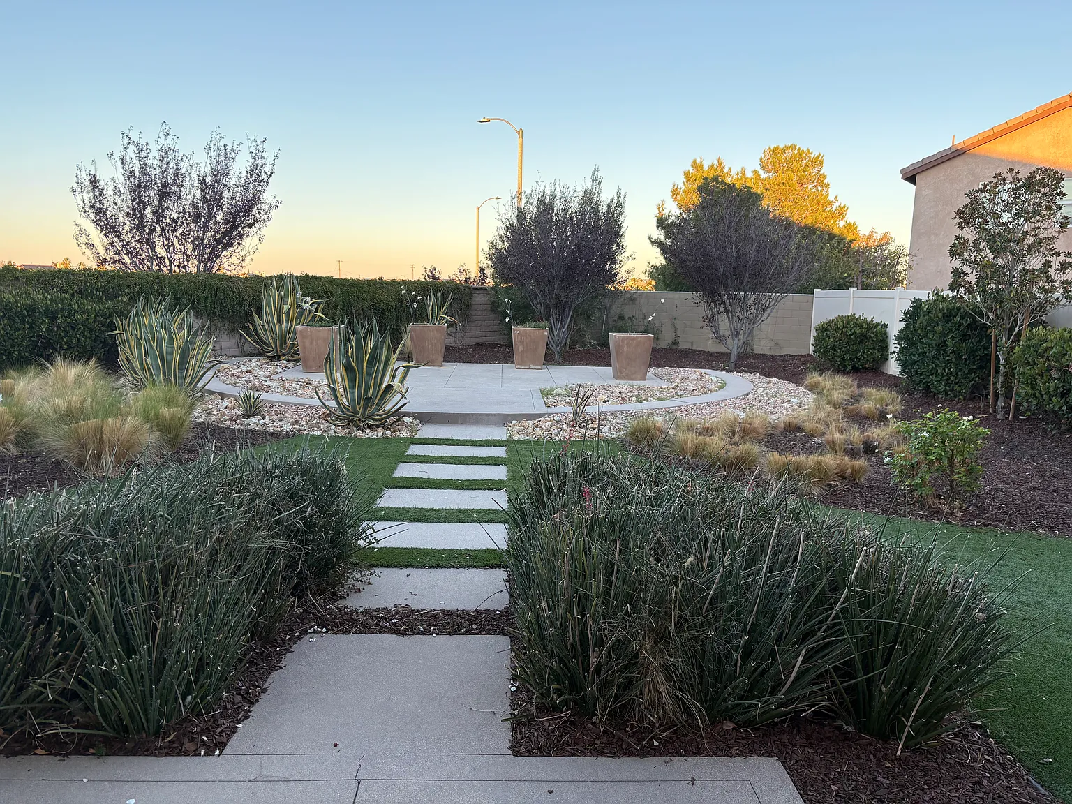 5 bed, 3975 sqft, $4,900 — Photo 3