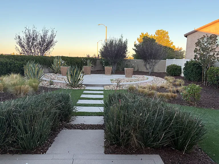 4631 Vahan Ct — Photo 3
