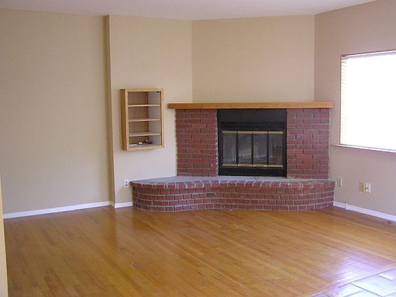3rd image of 351 N Catalina St