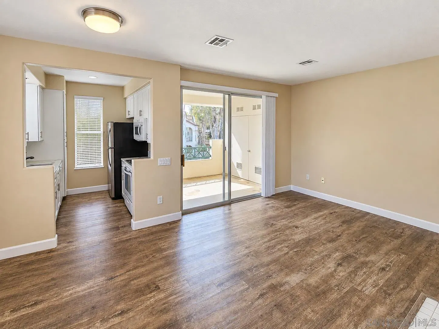 2 bed, 2.0 bath, 950 sqft, $3,495 — Photo 3