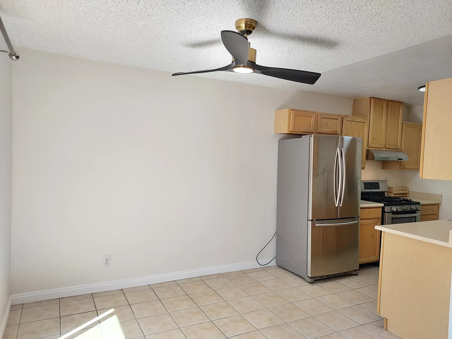 3 bed, 1170 sqft, $3,295 — Photo 3
