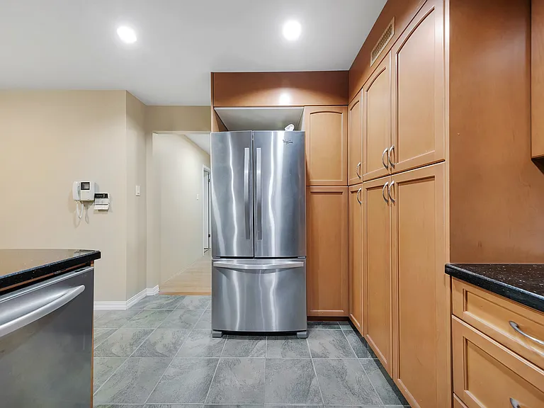1420 Crestlawn Dr #D142 — Photo 12
