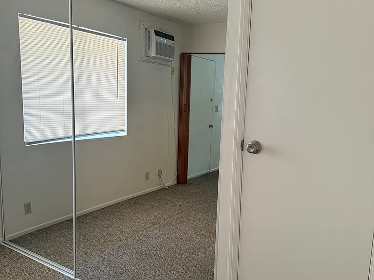 249 N Palm Ave #B — Photo 7