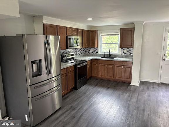 4th image of 3818 W Bay Ave #3818