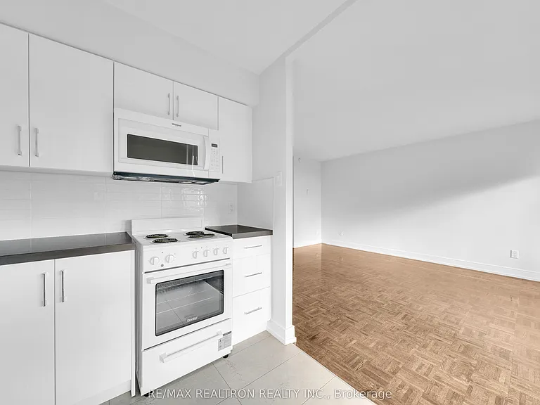 33 Isabella St #516 — Photo 6