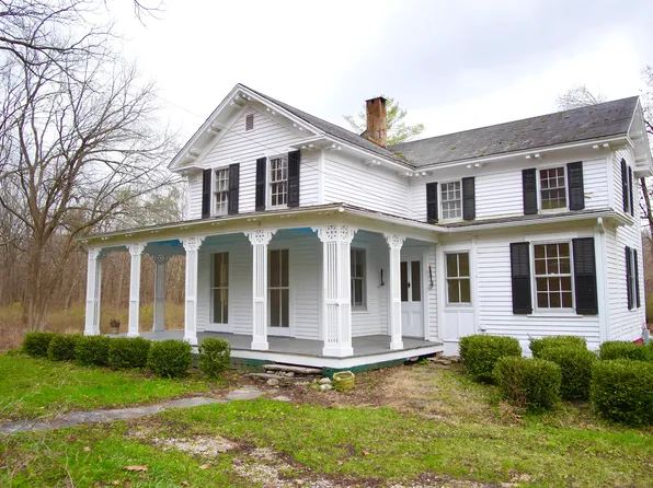 4 Lime Rock Holw, Lakeville, CT 06039