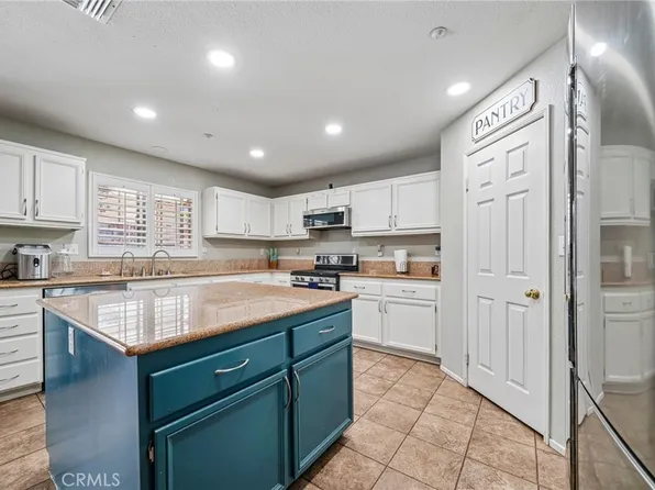 1102 Alexis Ln, Redlands, CA 92374