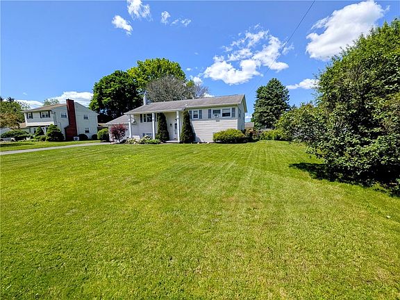 2nd image of 225 Meadowlark Rd