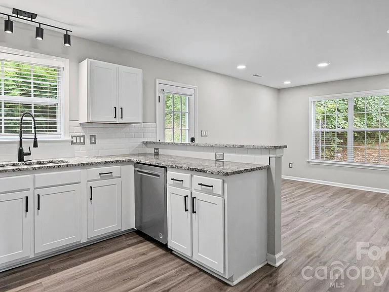 3320 Whitebridge Ln — Photo 9