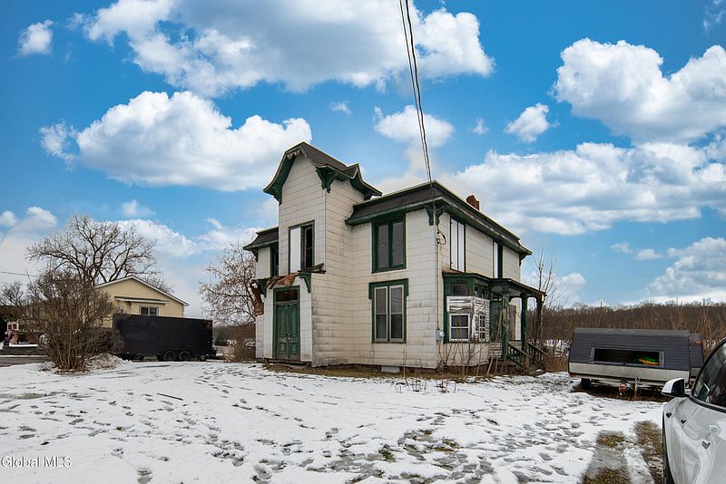 3rd image of 332 Hudson Avenue