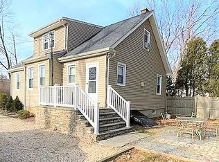 328 Oakwood Rd FLOOR 1, Huntington Station, NY 11746