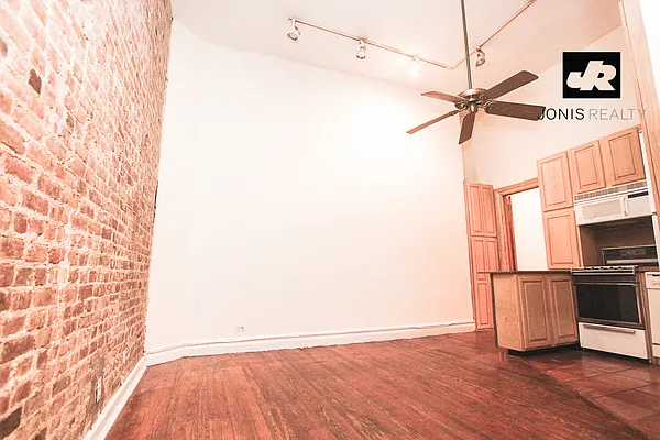 Rented by Jonis Realty | media 33