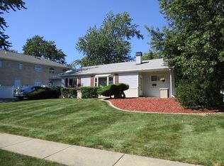 630 Alhambra Ln, Hoffman Estates, IL 60169