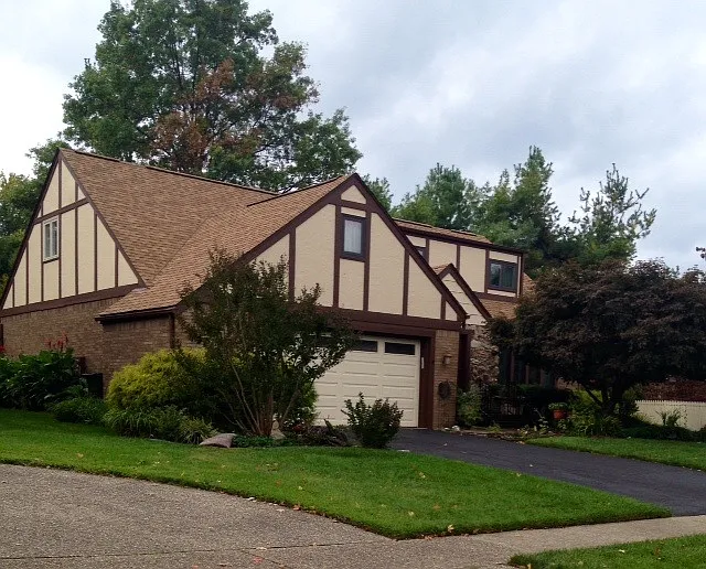 10302 Edgewater Rd photo 1
