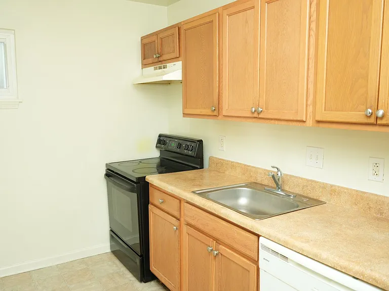 Gardenwood Apartments — Photo 48