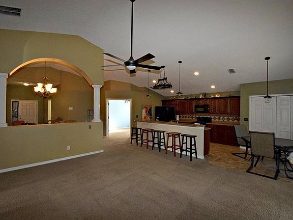 5th image of 1074 Bluegrass Dr