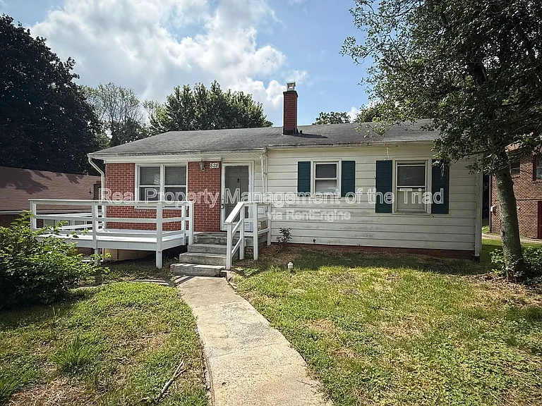 828 Circle Dr — Photo 2