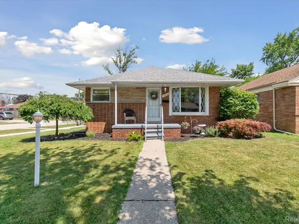 386 Shore Dr, Lincoln Park, MI 48146