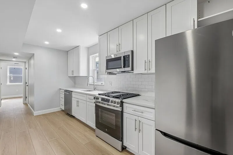 2 bed, 2.0 bath, $2,710 — Photo 4