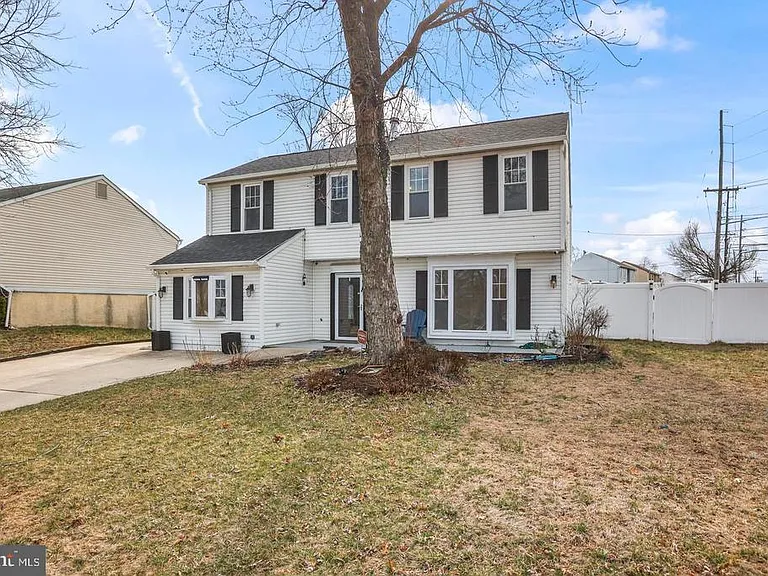 7710 Greenbrier Rd — Photo 3