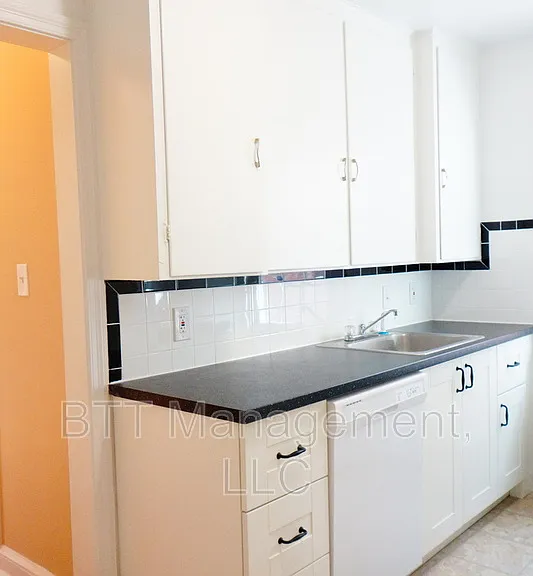812 Greenwood Cir #4 — Photo 19