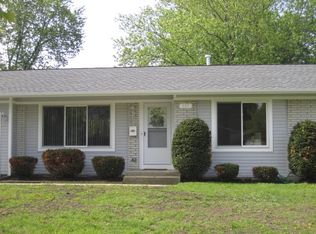 105 Braemar Dr, Elk Grove Village, IL 60007