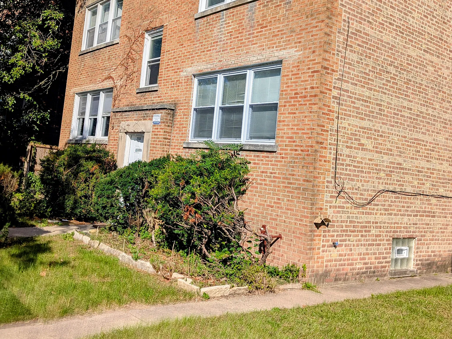 2 bed, 1.5 bath, 900 sqft, $1,700 — Photo 4