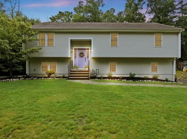 241 Bedford St, Abington, MA 02351