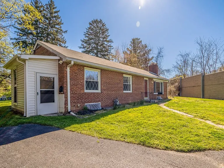 2227 Grayson Pl — Photo 2