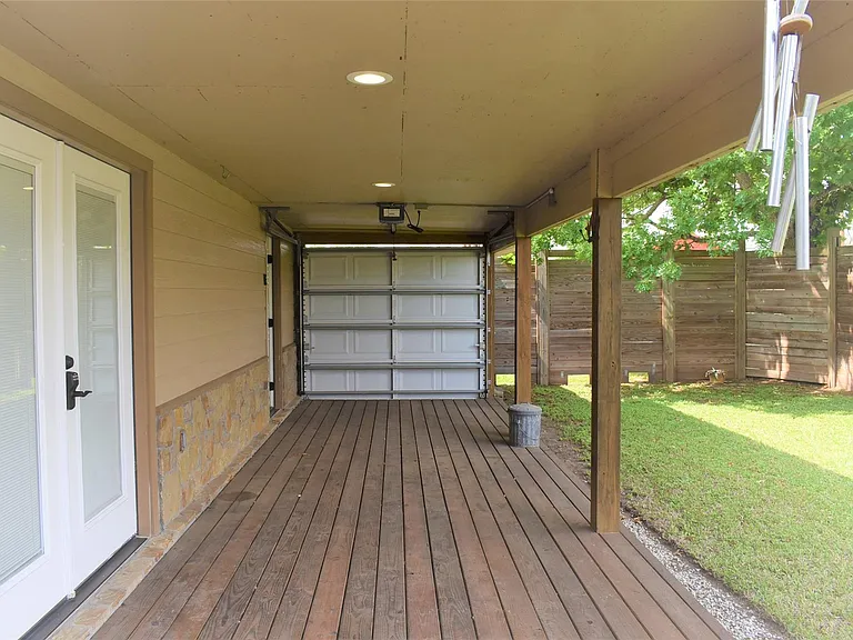 412 Pecan St — Photo 23