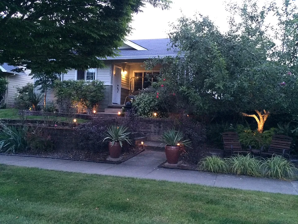 1007 E Foothills Dr
