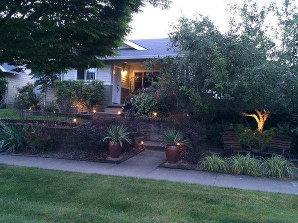 1007 E Foothills Dr