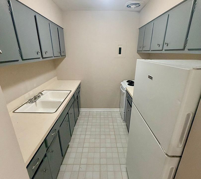 1st image of 1568 Alexandria Dr #8B-Z3