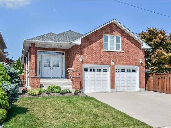 240 Chesley St W, Hamilton, ON L9B 2S8