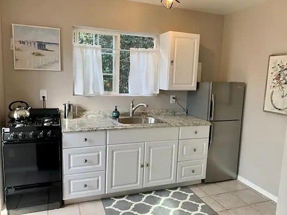 5th image of 222 W Pedregosa St
