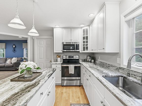 4th image of 70 Ellyson Avenue