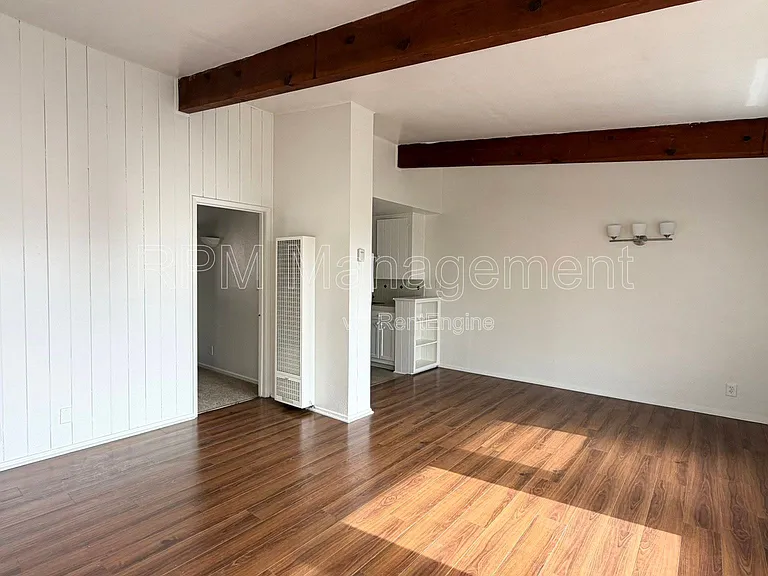 7036 Hawthorn Ave #6 — Photo 2