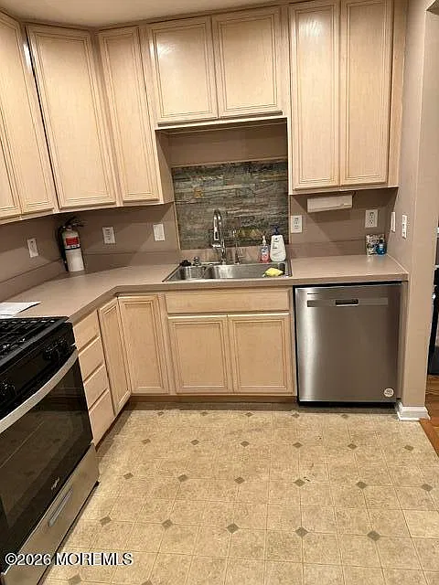 2 bed, 2.5 bath, 1247 sqft, $2,800 — Photo 4