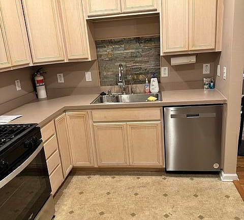 4th image of 233 Brookfield Dr