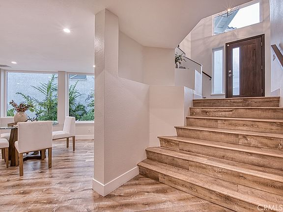 4th image of 27 Palm Beach Ct