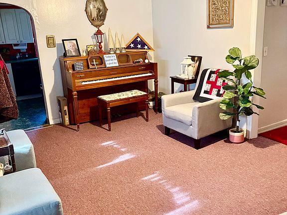 5th image of 539 Main St