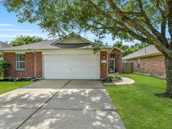 994 Jefferson St, Alvin, TX 77511