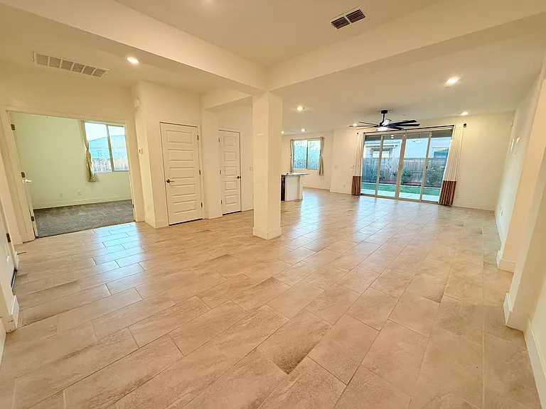 12920 Knightsbrook Ave — Photo 5