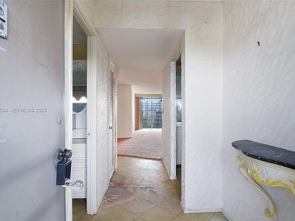 3rd image of 1690 NE 191st St APT 404-1