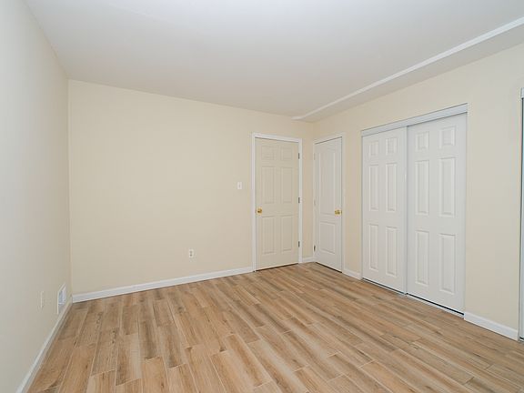 5th image of 563 Bloomingdale Rd