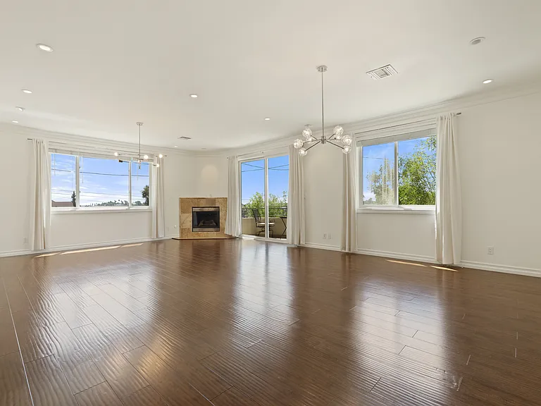 1530 Parmer Ave — Photo 5