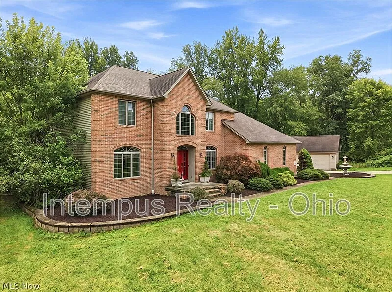 4 bed, 3.0 bath, 2588 sqft, $3,500 — Photo 2